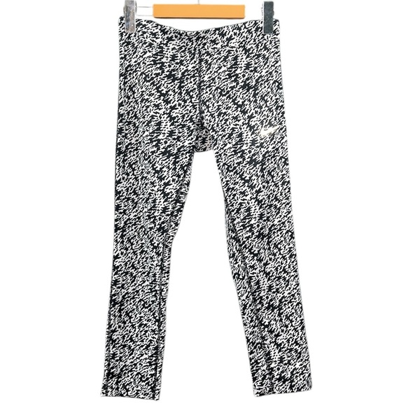 XS Nike dri- fit NWOT Pronto Essential Cropped Ladies Running Tights/Leggings - Picture 1 of 6